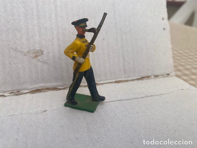 Figuras de goma y PVC: Musico con Fagot de Banda. Britains, 5.5 cm.