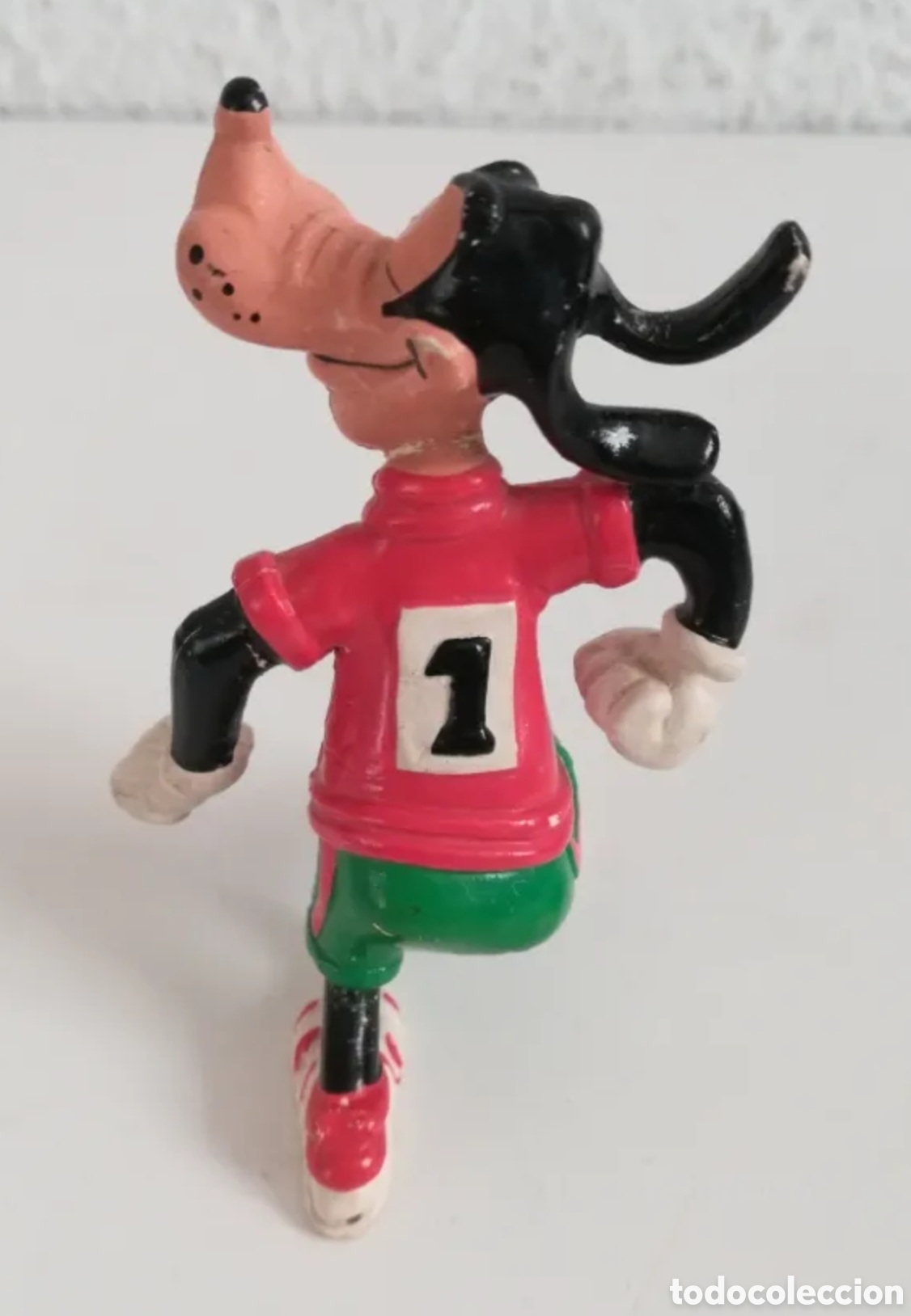 Figuras de goma y PVC: Figura goma pvc Goofy Atleta Dorsal n&uacute;mero 1 - Disney Mickey Mouse