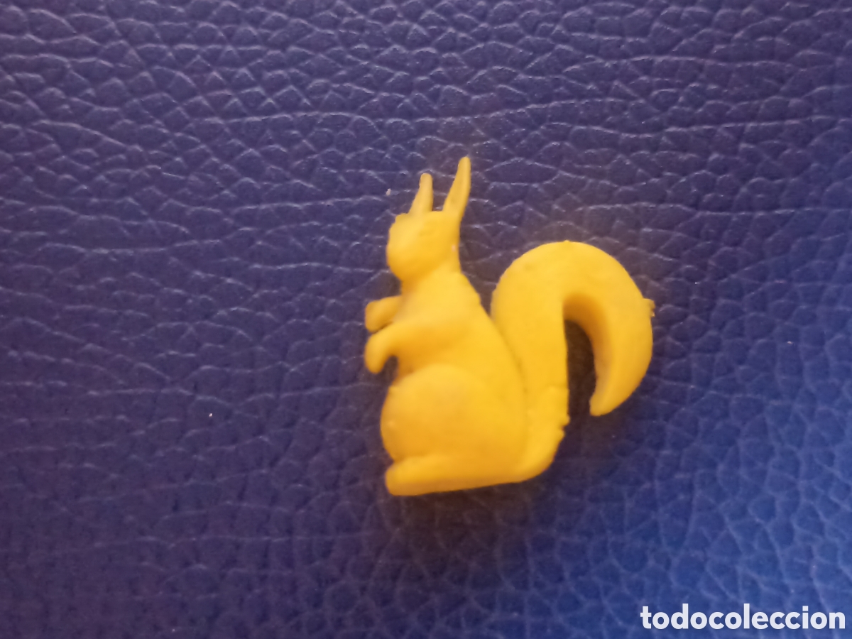 Figuras de goma y PVC: Figura Zoo Dunkin Ardilla amarilla - Pedido m&iacute;nimo 3&euro;