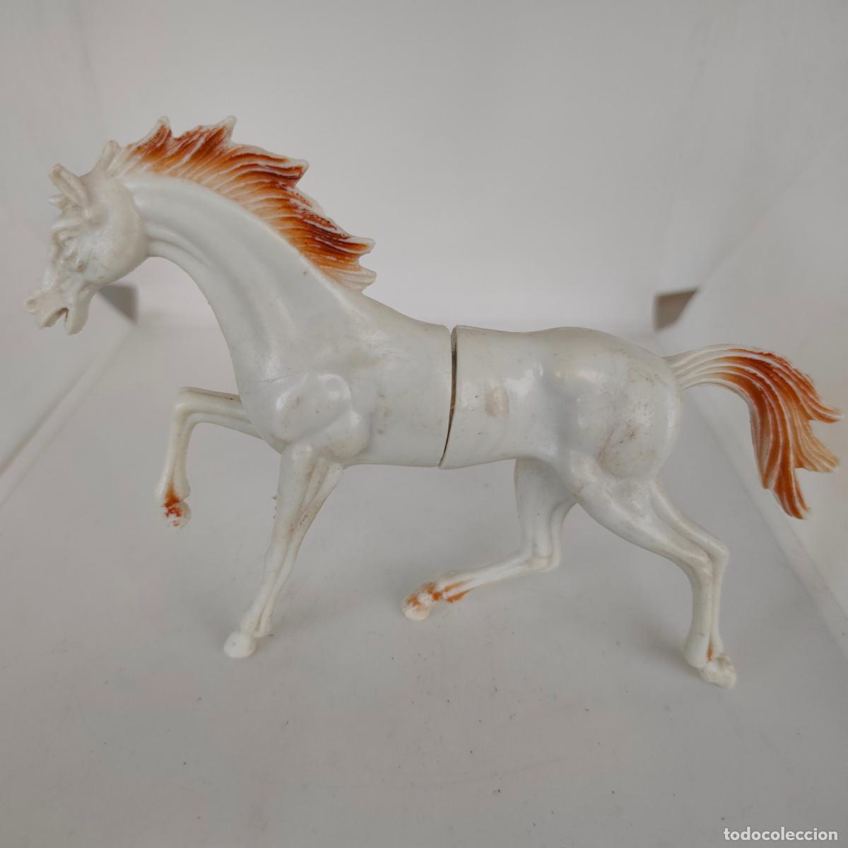 Figuras de goma y PVC: CABALLO BLANCO A&Ntilde;OS 60 EN PLASTICO , REALIZADO EN DOS PIEZAS ( SE VE EN LAS FOTOS ) SEGUN FOTOS