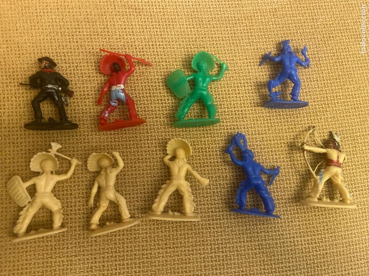 Figuras de goma y PVC: Lote indios,vaqueros y caballos W. Germany - Foto 3
