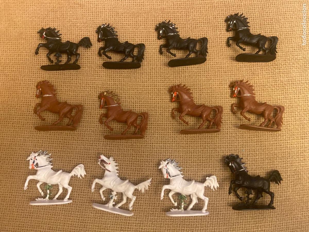 Figuras de goma y PVC: Lote indios,vaqueros y caballos W. Germany - Foto 4
