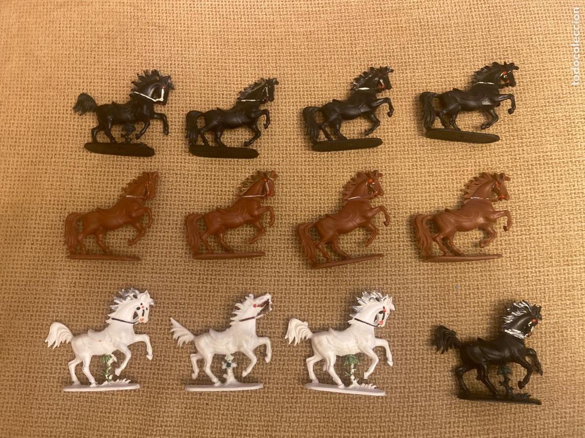 Figuras de goma y PVC: Lote indios,vaqueros y caballos W. Germany - Foto 5
