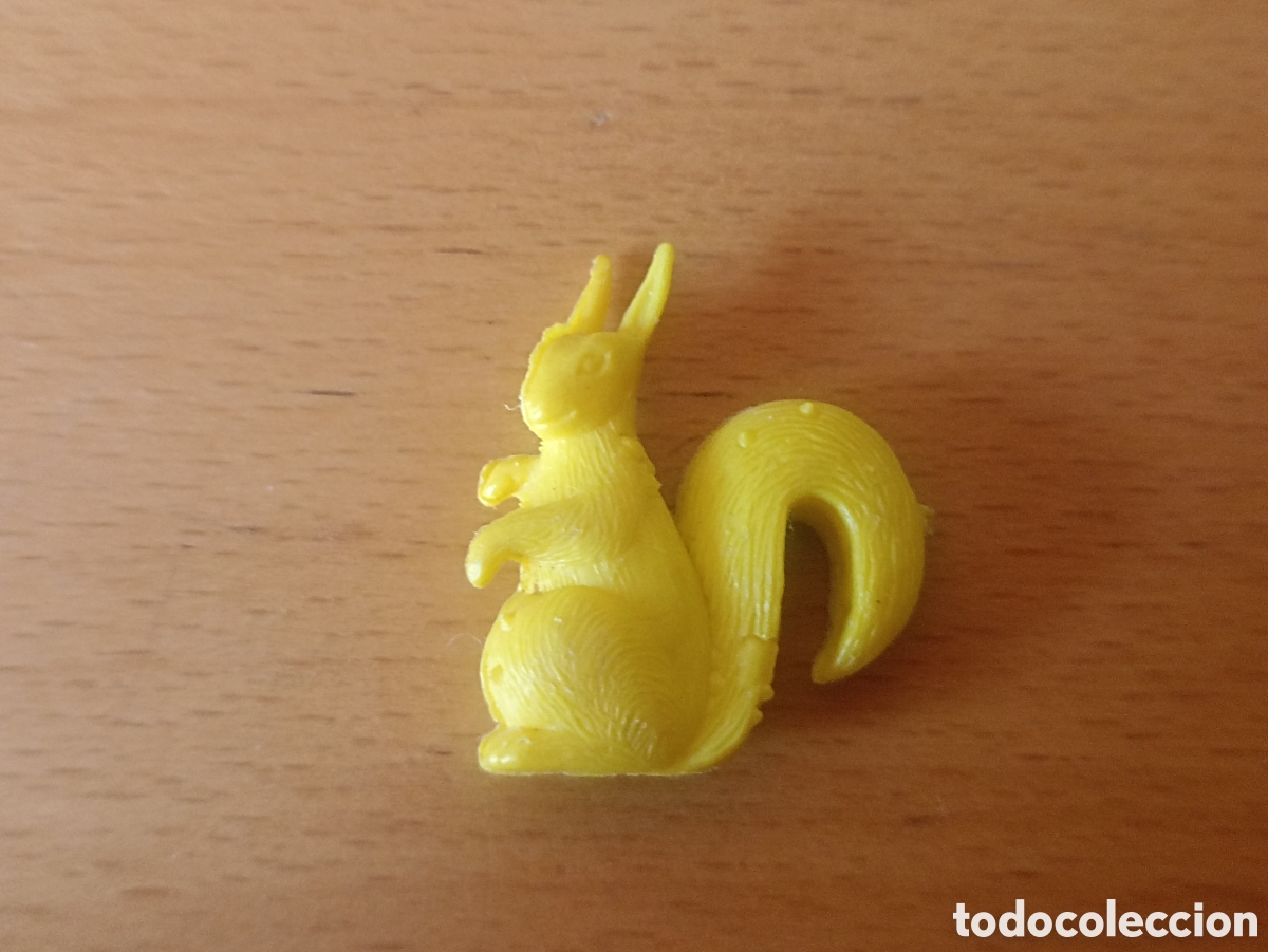 Figuras de goma y PVC: Figura Zoo Dunkin Ardilla amarilla - Pedido m&iacute;nimo 3&euro;