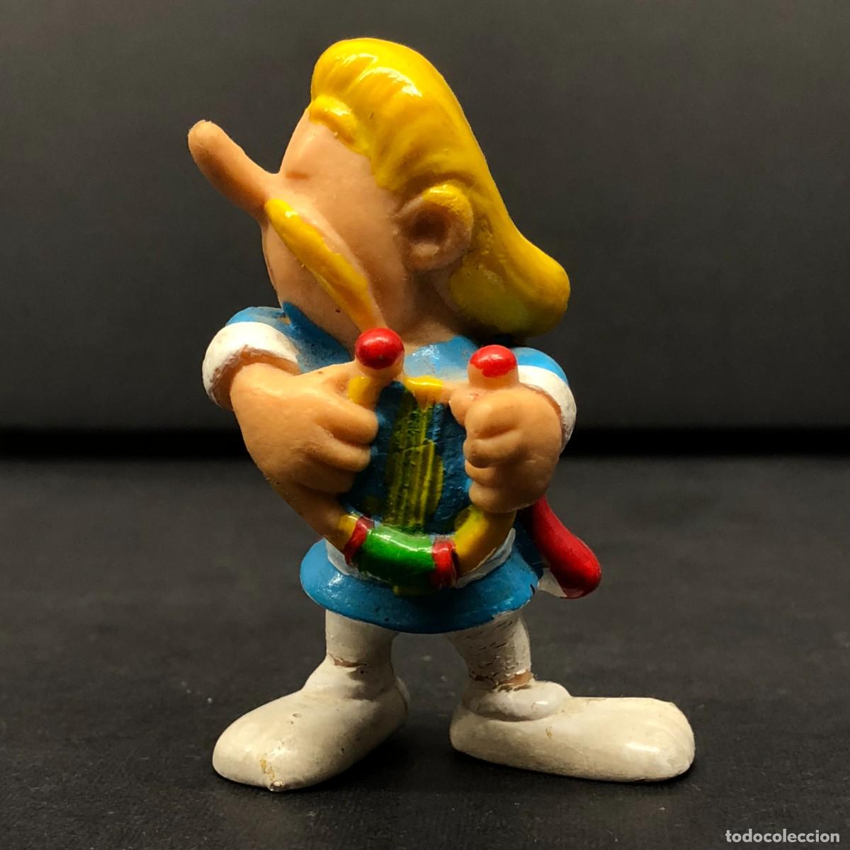 Figuras de goma y PVC: FIGURA DEL BARDO ASSURANCETOURIX - COMIC AST&Eacute;RIX - 1974 - VINTAGE - 6 CM / 1501