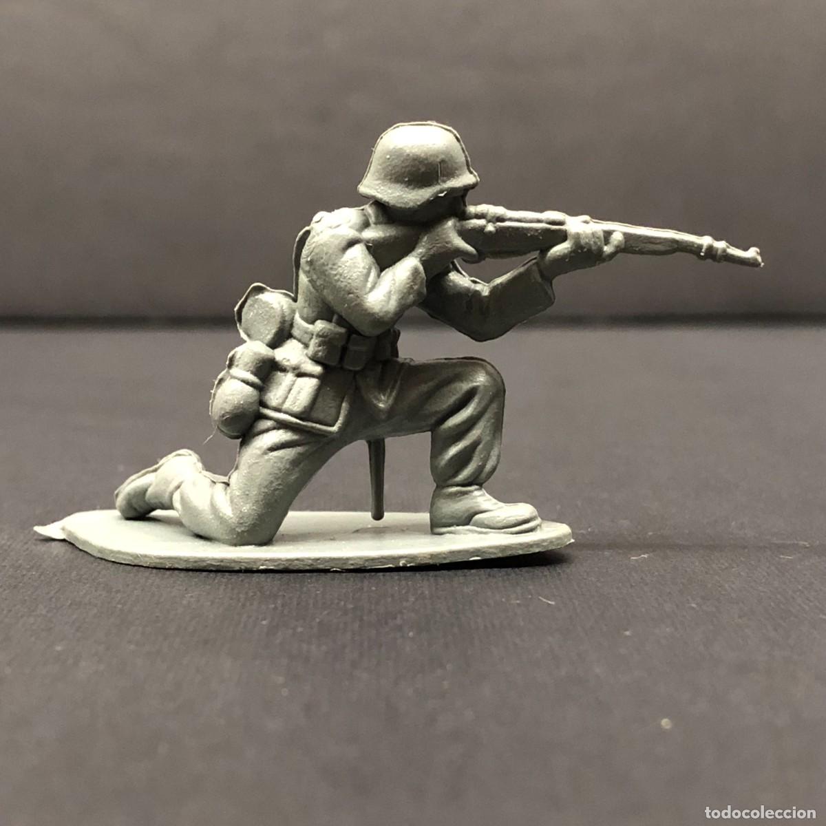 Figuras de goma y PVC: FIGURA DE SOLDADO MILITAR EN COMBATE - VINTAGE - 3,2 CM / 1521