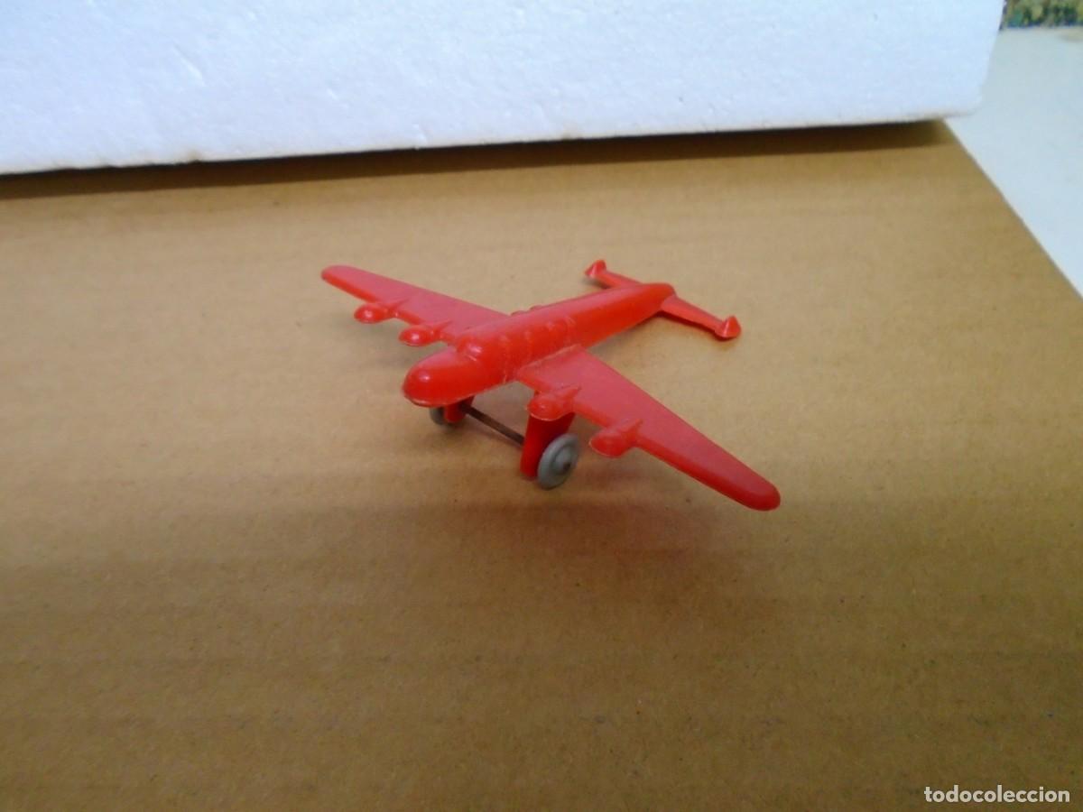 Figuras de goma y PVC: BONITO Y COMPLETO AVION CON RUEDAS PLASTICO A&Ntilde;OS 60,MONTAPLEX O SIMILAR.