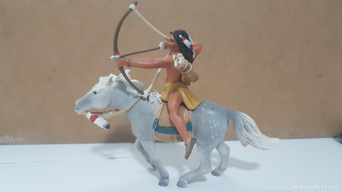 Figuras de goma y PVC: J) Guerrero Indio americano a caballo (medida 16cm x 14 cm) - LEER DESCRIPCION