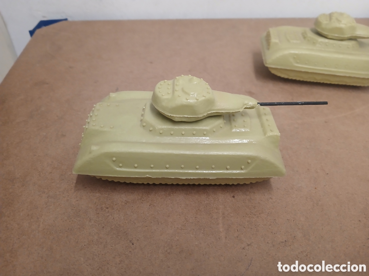 Figuras de goma y PVC: Reamsa pareja de tanques - Foto 2