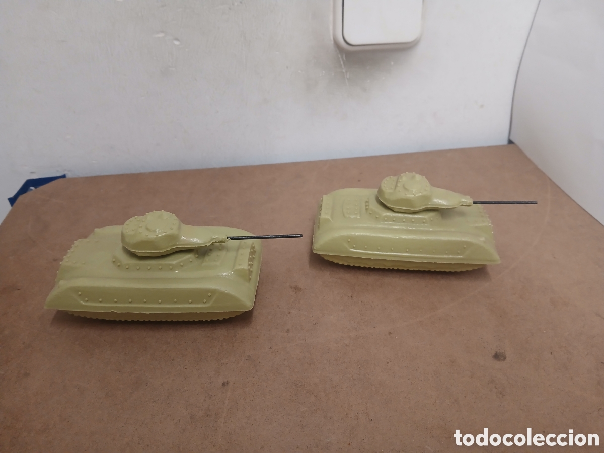 Figuras de goma y PVC: Reamsa pareja de tanques