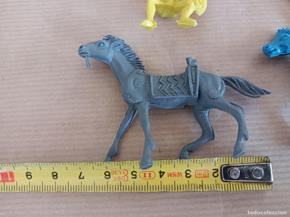 Figuras de goma y PVC: FIGURAS DE PL&Aacute;STICO VAQUEROS INDIOS VARIAS MARCAS - Foto 2