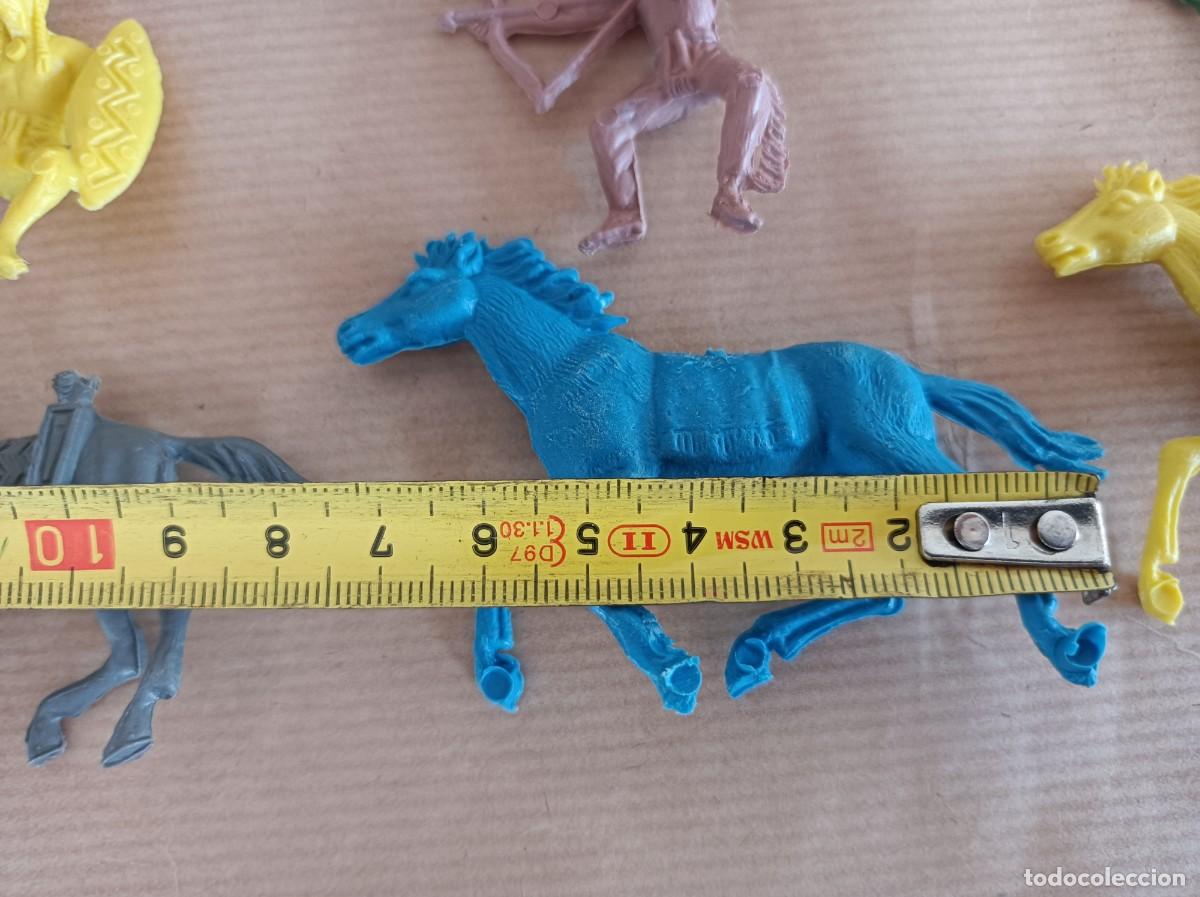 Figuras de goma y PVC: FIGURAS DE PL&Aacute;STICO VAQUEROS INDIOS VARIAS MARCAS - Foto 3