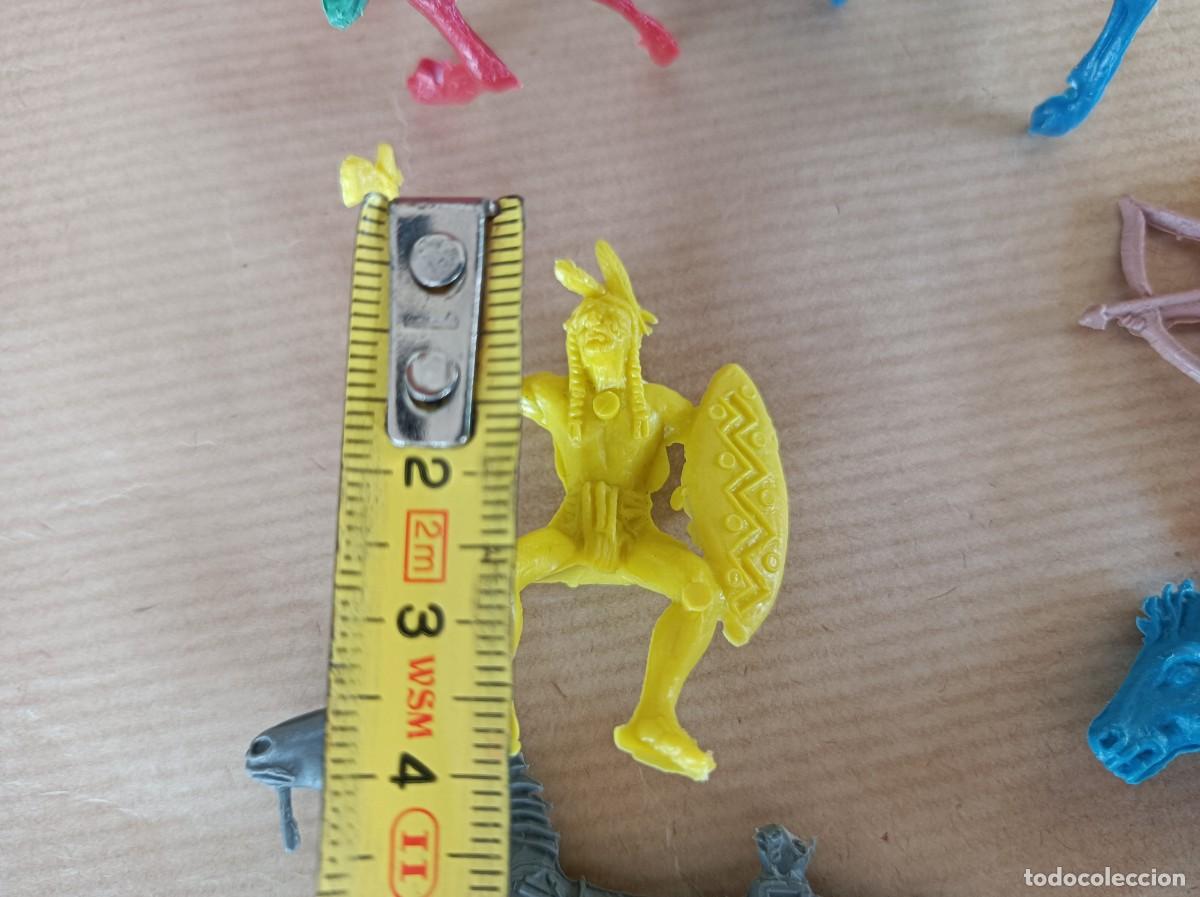 Figuras de goma y PVC: FIGURAS DE PL&Aacute;STICO VAQUEROS INDIOS VARIAS MARCAS - Foto 4