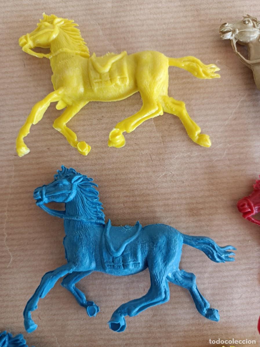 Figuras de goma y PVC: FIGURAS DE PL&Aacute;STICO VAQUEROS INDIOS VARIAS MARCAS - Foto 12