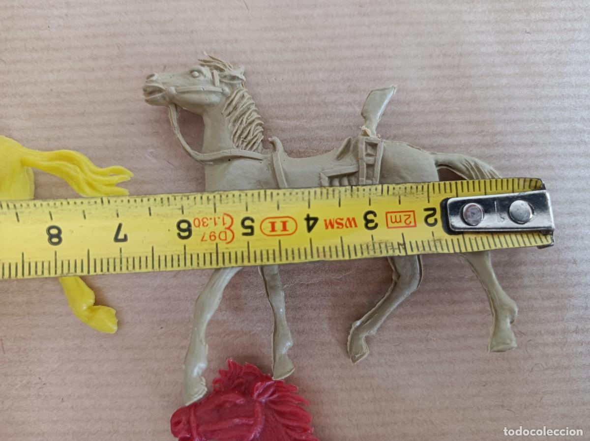 Figuras de goma y PVC: FIGURAS DE PL&Aacute;STICO VAQUEROS INDIOS VARIAS MARCAS - Foto 15