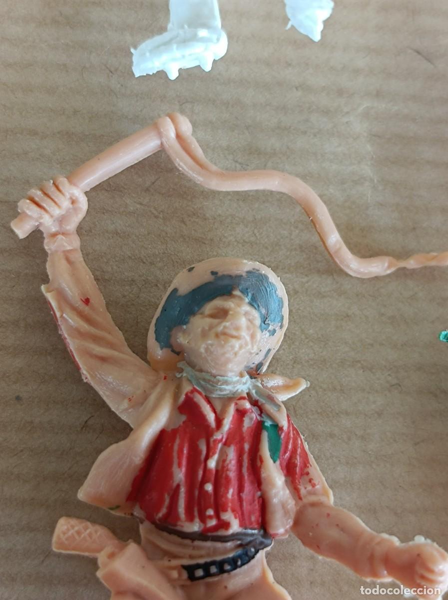 Figuras de goma y PVC: FIGURAS DE PL&Aacute;STICO VAQUEROS INDIOS VARIAS MARCAS - Foto 21