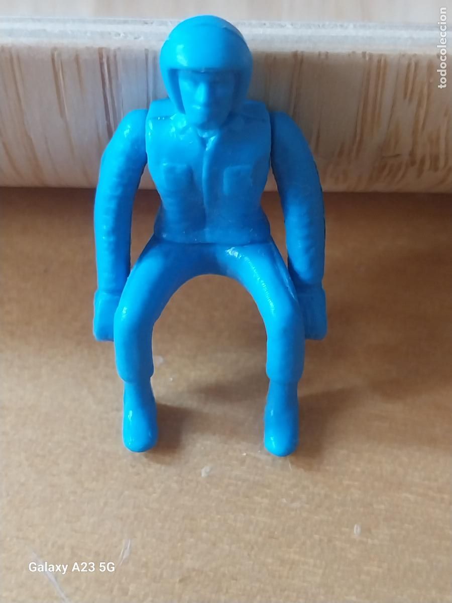 Figuras de goma y PVC: CONDUCTOR MOTORISTA O SIMILAR FIGURA PL&Aacute;STICO MONOCROMO AZUL BRAZOS ARTICULADOS HOMBRO 3.3CMS ALTO