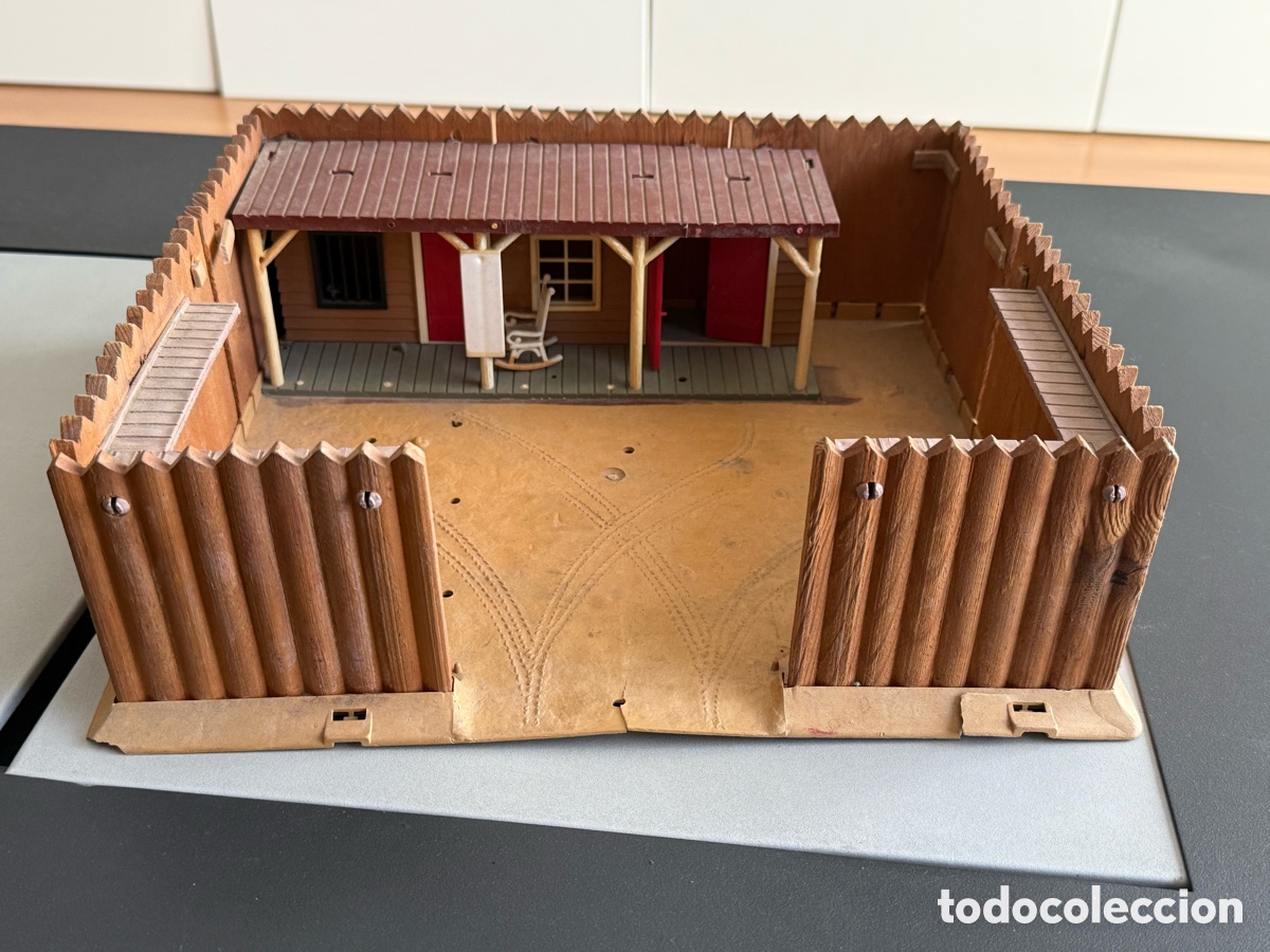 Figuras de goma y PVC: FUERTE COMANSI. MADERA C&oacute;mo se ve