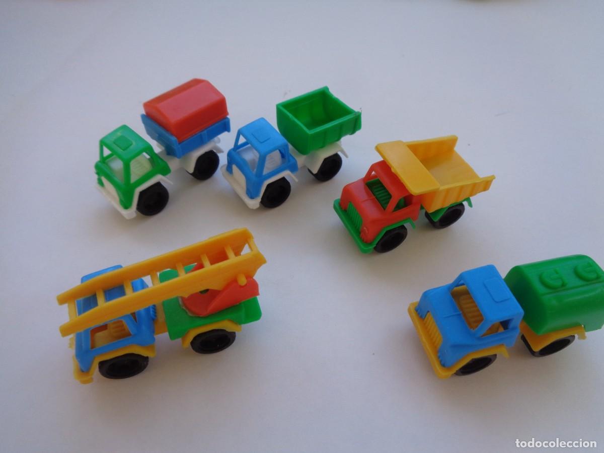 Figuras de goma y PVC: LOTE DE 5 CAMIONES ANTIGUOS DE PLASTICO DE MONTAPLEX