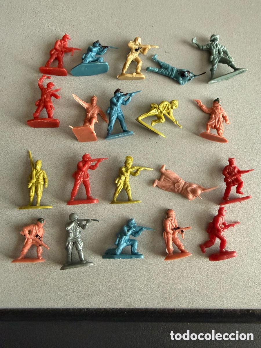 Figuras de goma y PVC: 20 SOLDADITOS. MONTA MAN. a&ntilde;os 80