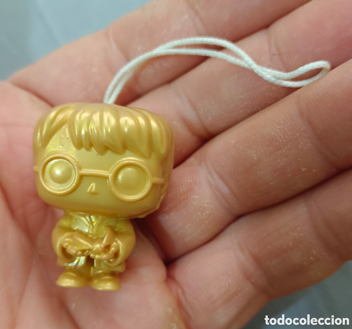 Figuras de goma y PVC: Figura kinder joy harry potter dorado