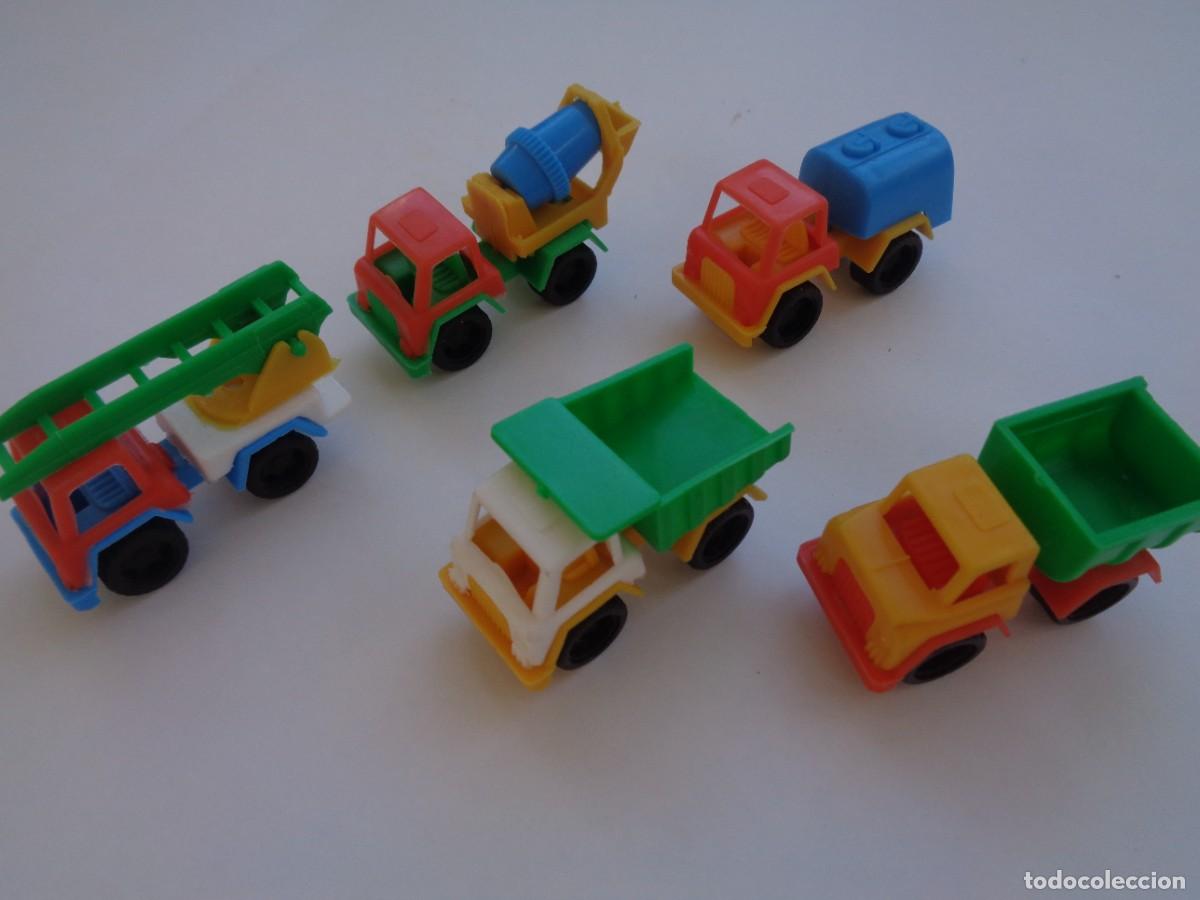 Figuras de goma y PVC: LOTE DE 5 ANTIGUOS CAMIONES DE PLASTICO DE MONTAPLEX