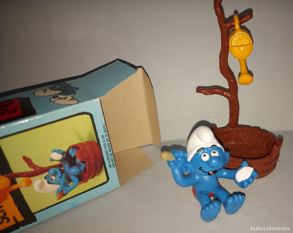 Figuras de goma y PVC: SUPERPITUFO BA&Ntilde;ANDOSE, A&Ntilde;OS 80