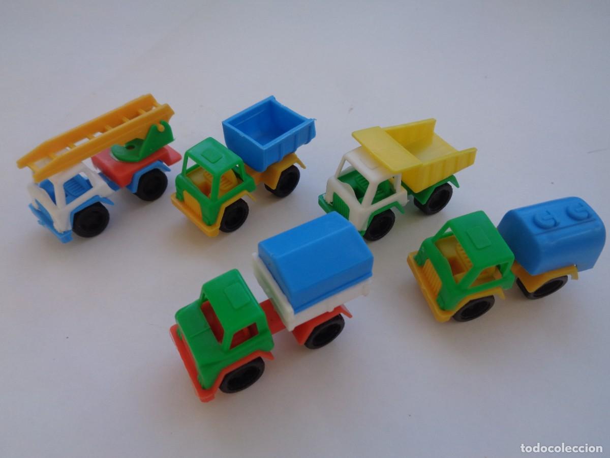 Figuras de goma y PVC: LOTE DE 5 ANTIGUOS CAMIONES DE PLASTICO DE MONTAPLEX