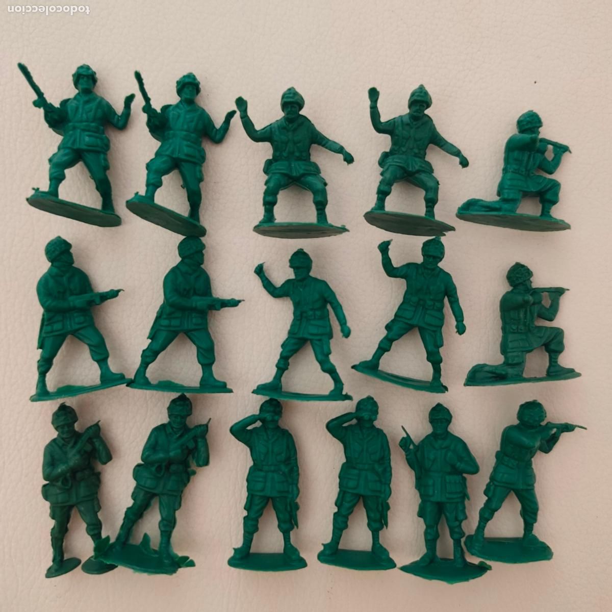 Figuras de goma y PVC: Lote antiguo soldados de pl&aacute;stico