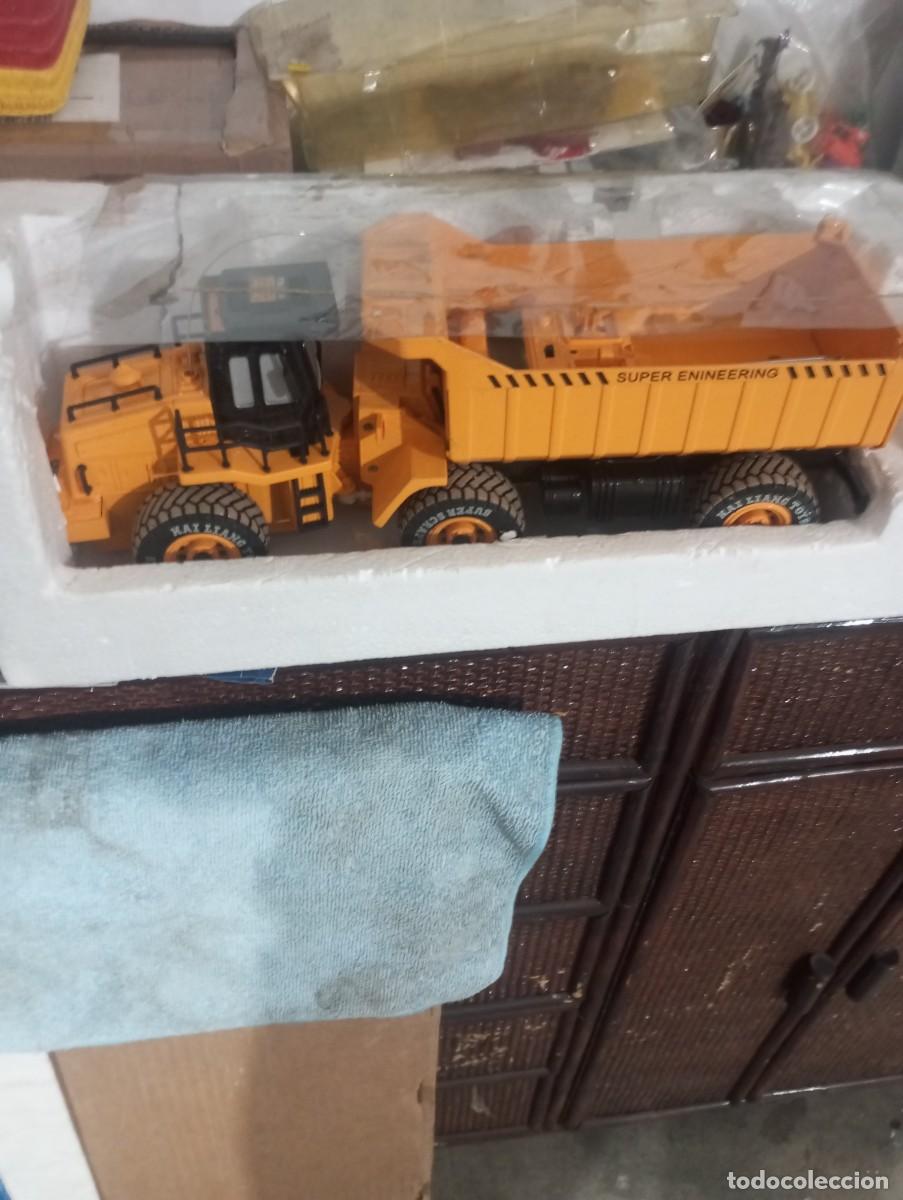 Figuras de goma y PVC: Cami&oacute;n hierro control remoto grande
