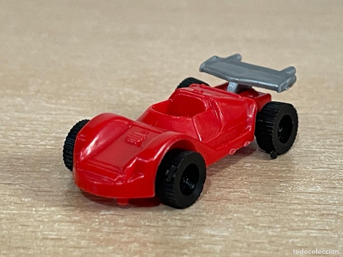 Figuras de goma Kinder: 149- Peque&ntilde;o y raro coche de carreras F&oacute;rmula 1 tipo juguete huevo kinder sorpresa mide 5 cm.