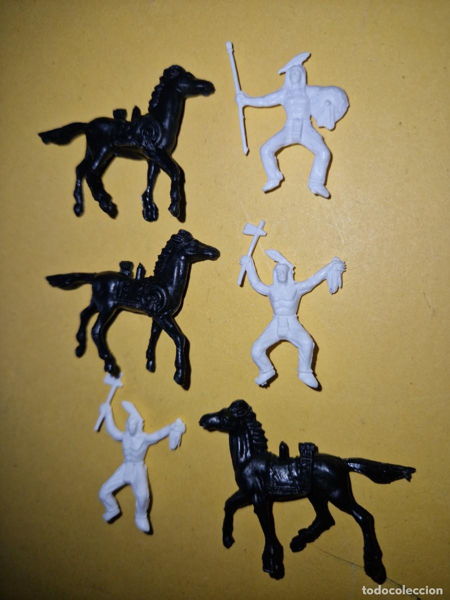 Figuras de goma y PVC: INDIOS Y CABALLOS DE COMANSI - Foto 1