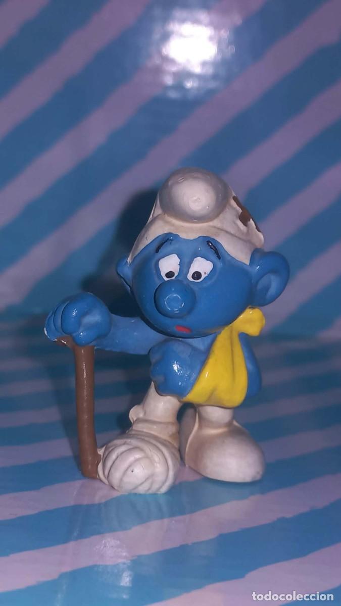 Figuras de goma y PVC: Pvc Pitufo con muleta, The Smurfs, Los Pitufos, Les Schtroumpfs, a&ntilde;os 80