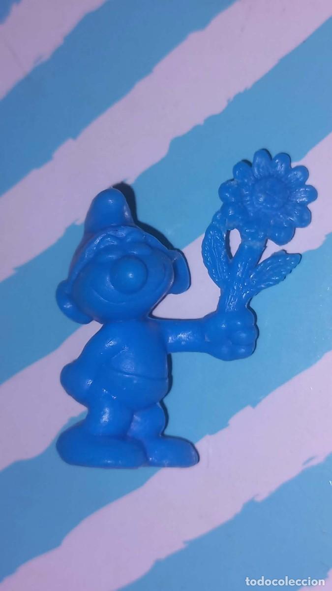 Figuras de goma y PVC: Figura Pitufo con flor de Los Pitufos, The Smurfs, Dunkin Phoskitos, a&ntilde;os 80