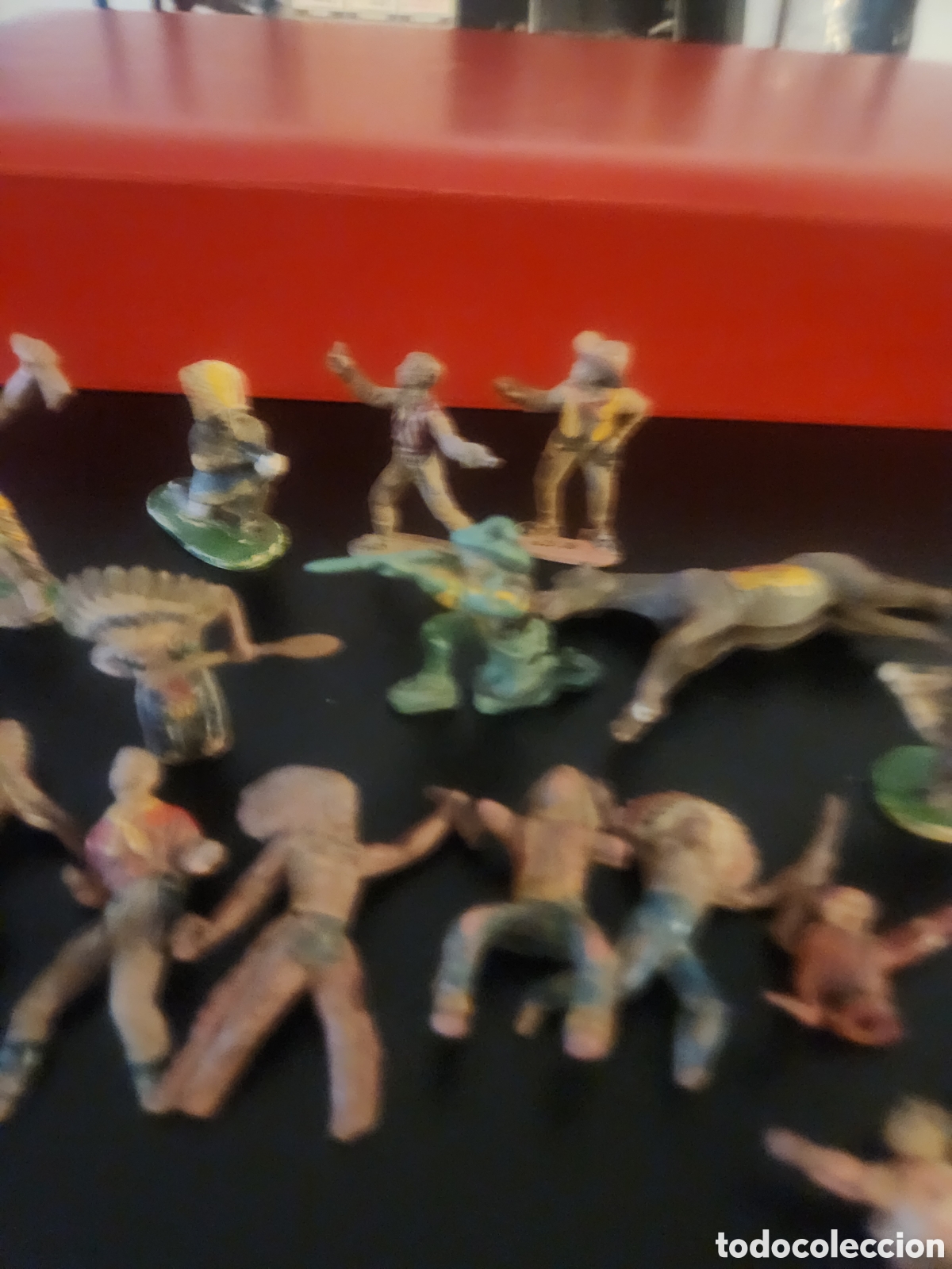 Figuras de goma y PVC: Lote de mu&ntilde;ecos indios antigua - Foto 2