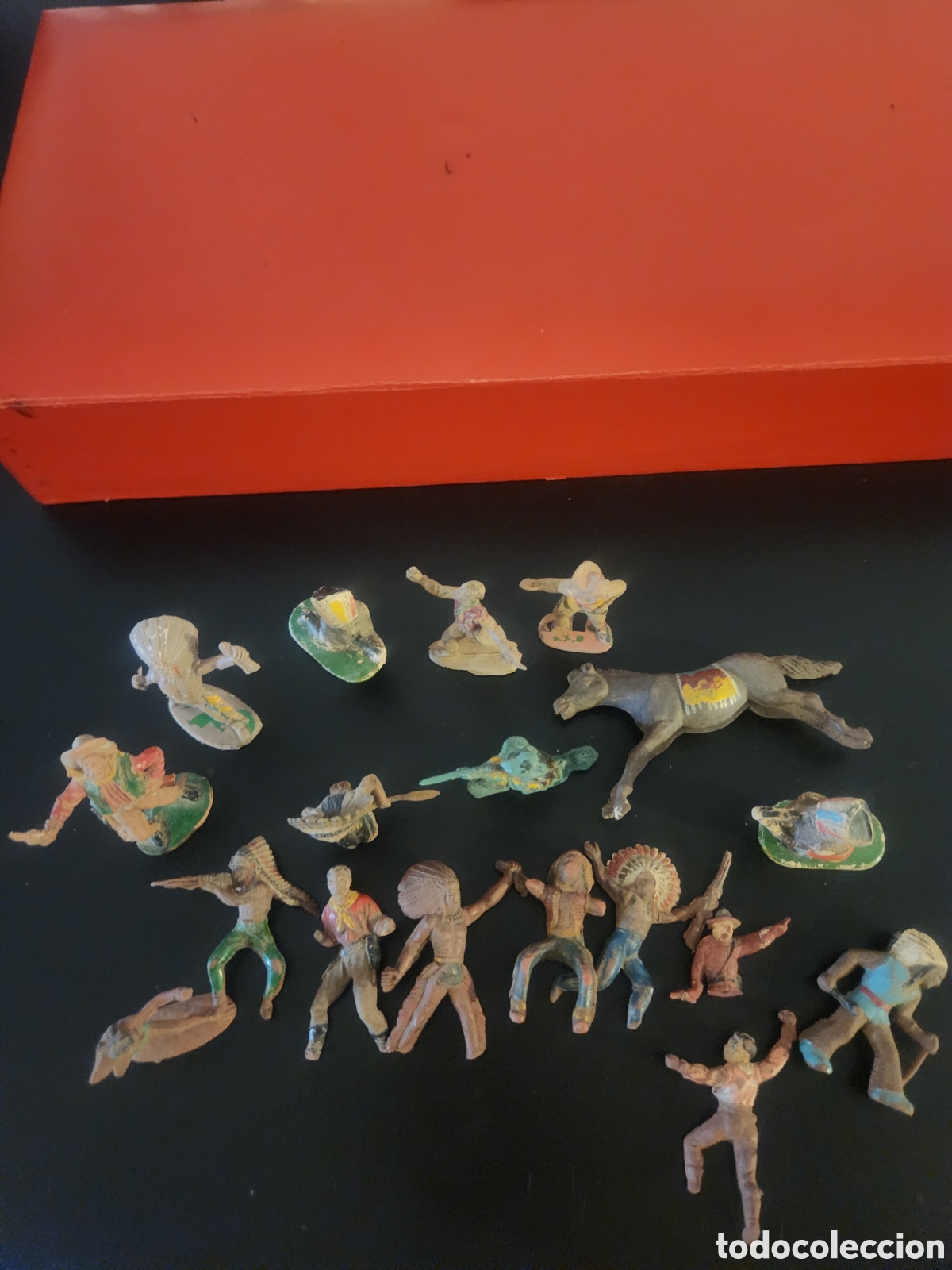 Figuras de goma y PVC: Lote de mu&ntilde;ecos indios antigua - Foto 1
