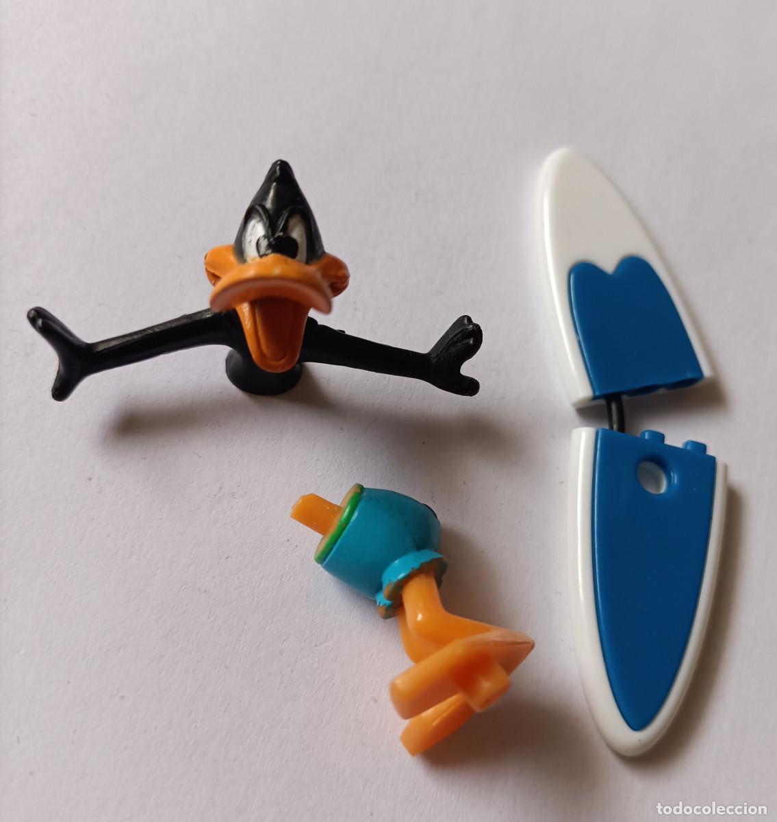 Figuras de goma Kinder: Kinder looney tunes toons pieza toons warner bros figura mu&ntilde;eco mu&ntilde;equito pato lucas daffy duck surf