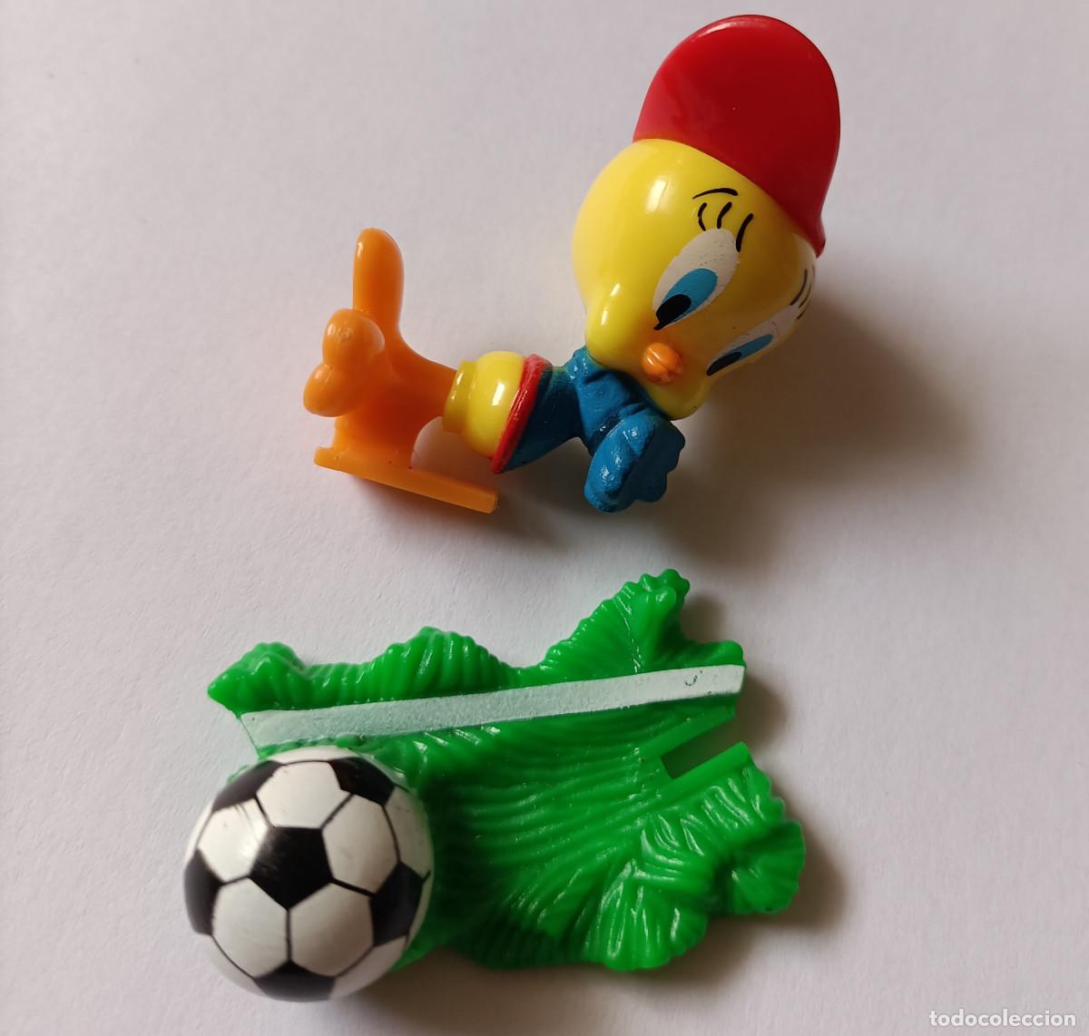 Figuras de goma Kinder: Kinder looney tunes toons pieza toons warner bros figura mu&ntilde;eco mu&ntilde;equito piolin portero futbol
