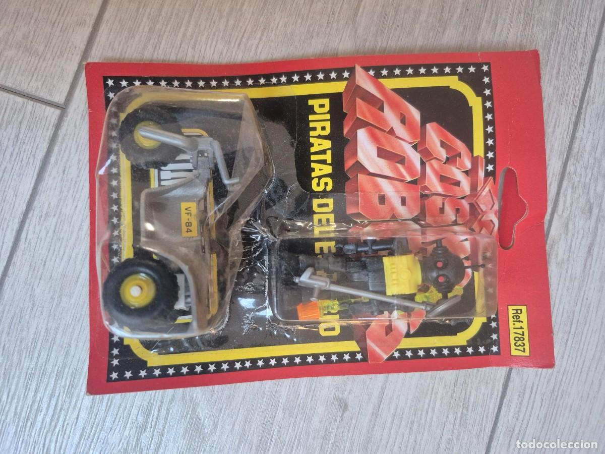 Figuras de goma y PVC: COMANBOYS COMANSI 17837 PIRATAS DEL ESPACIO ALIEN negro CON MOTO ESPACIAL OVNI EXTRATERRES ROBOT