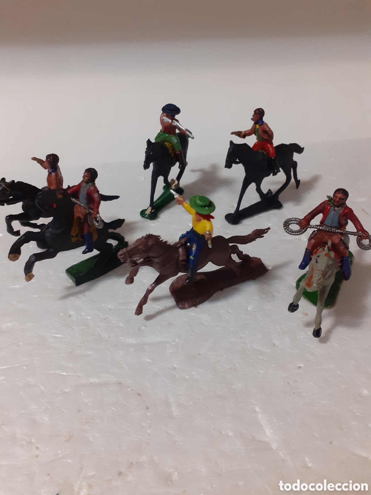 Figuras de goma y PVC: FIGURAS VAQUEROS A CABALLO DESCONOZCO MARCA