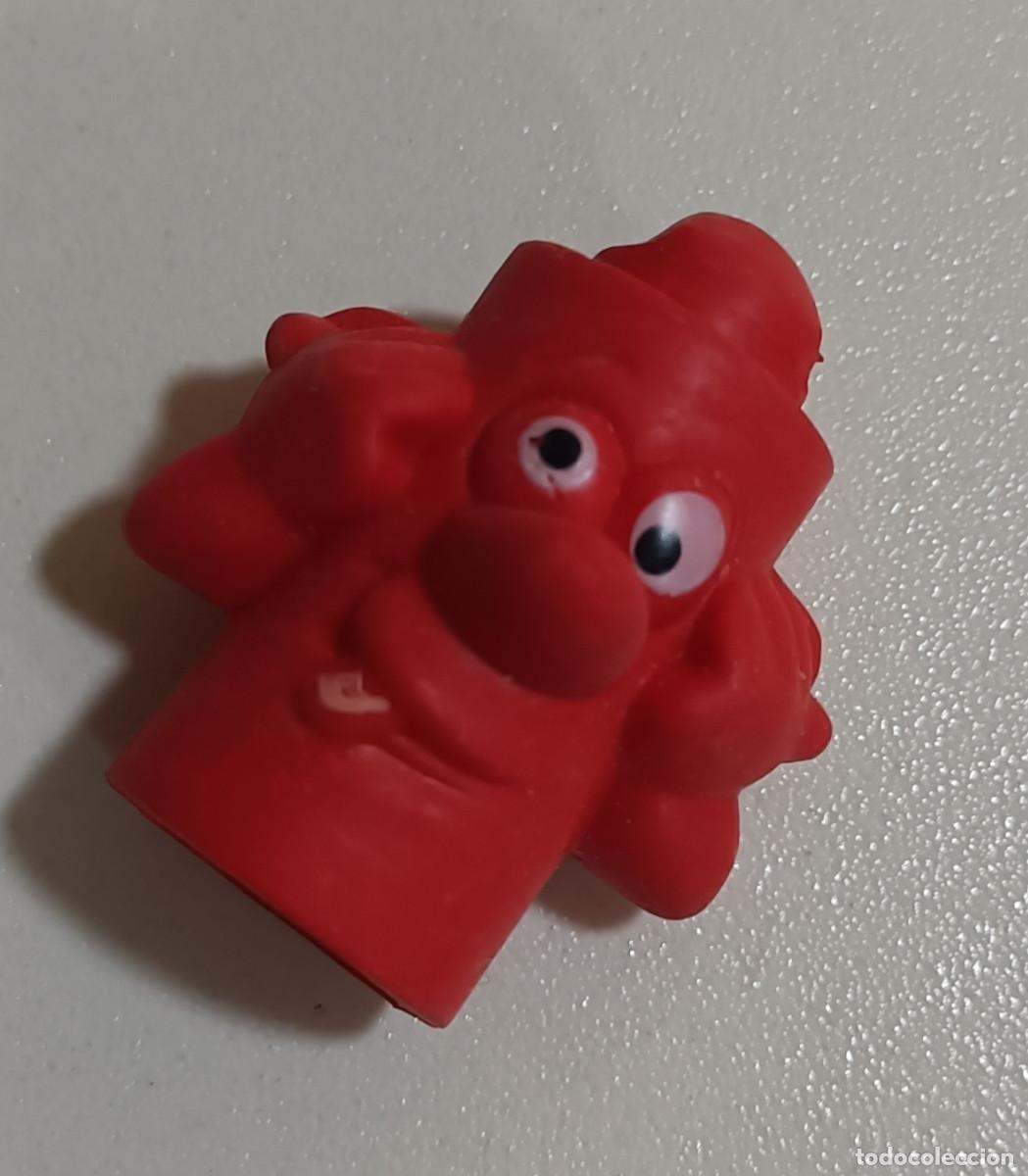 Figuras de goma Kinder: kinder totem goma mu&ntilde;eco color serie nv rojo mu&ntilde;equito figura