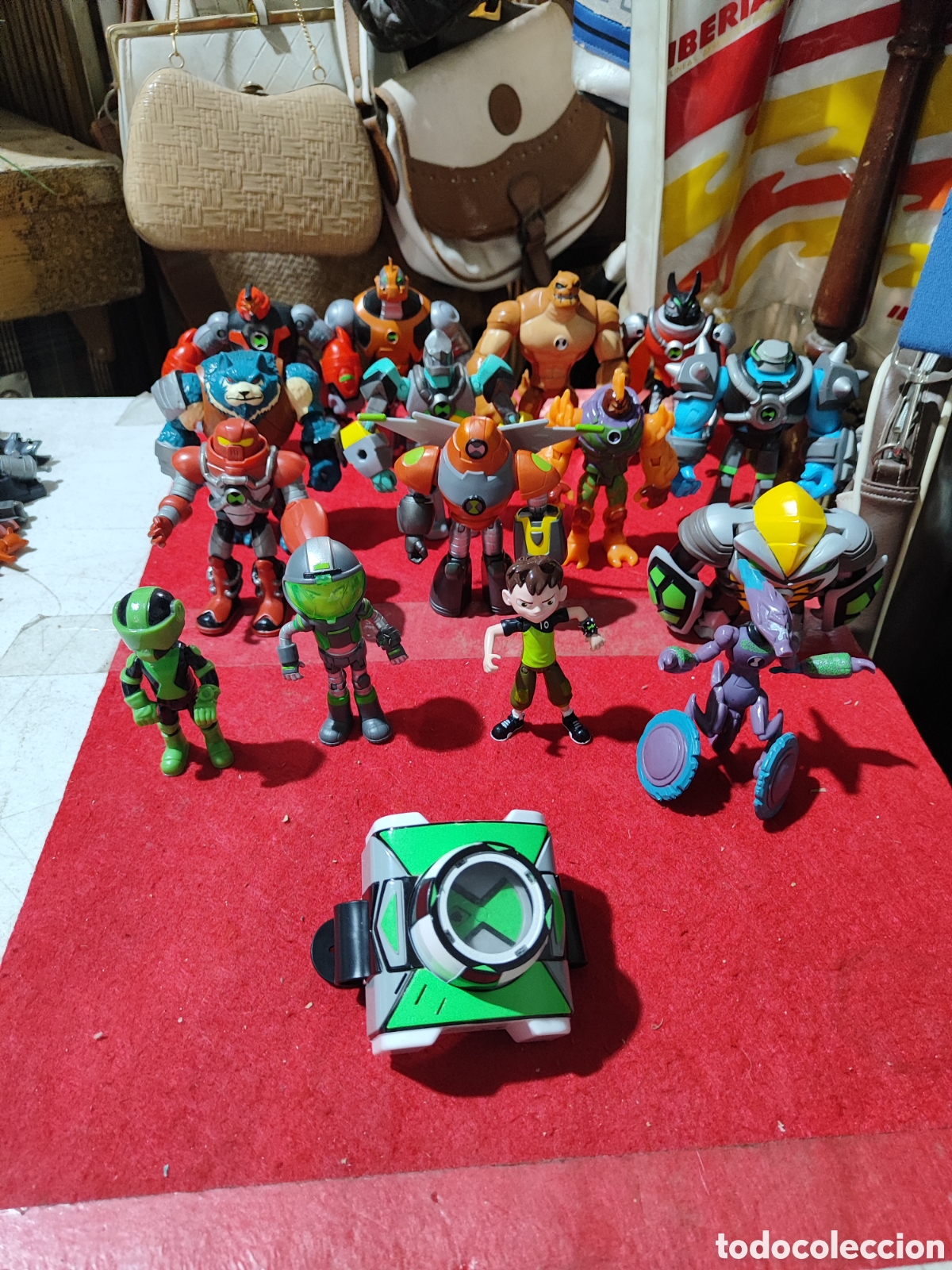 Figuras de goma y PVC: Lote Figuras BEN 10 con reloj incluido