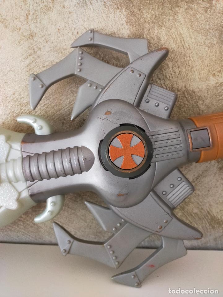 Figuras Masters del Universo: ESPADA LUMINOSA HE MAN MATTEL 2002 - Foto 3