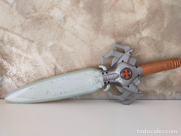 Figuras Masters del Universo: ESPADA LUMINOSA HE MAN MATTEL 2002 - Foto 6