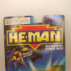 Figuras Masters del Universo: HE MAN ROCKETDISC POWER PACK ARMA. Lote 342930478