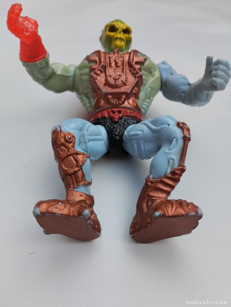 Figuras Masters del Universo: Skeletor ojos de Fuego - Foto 4