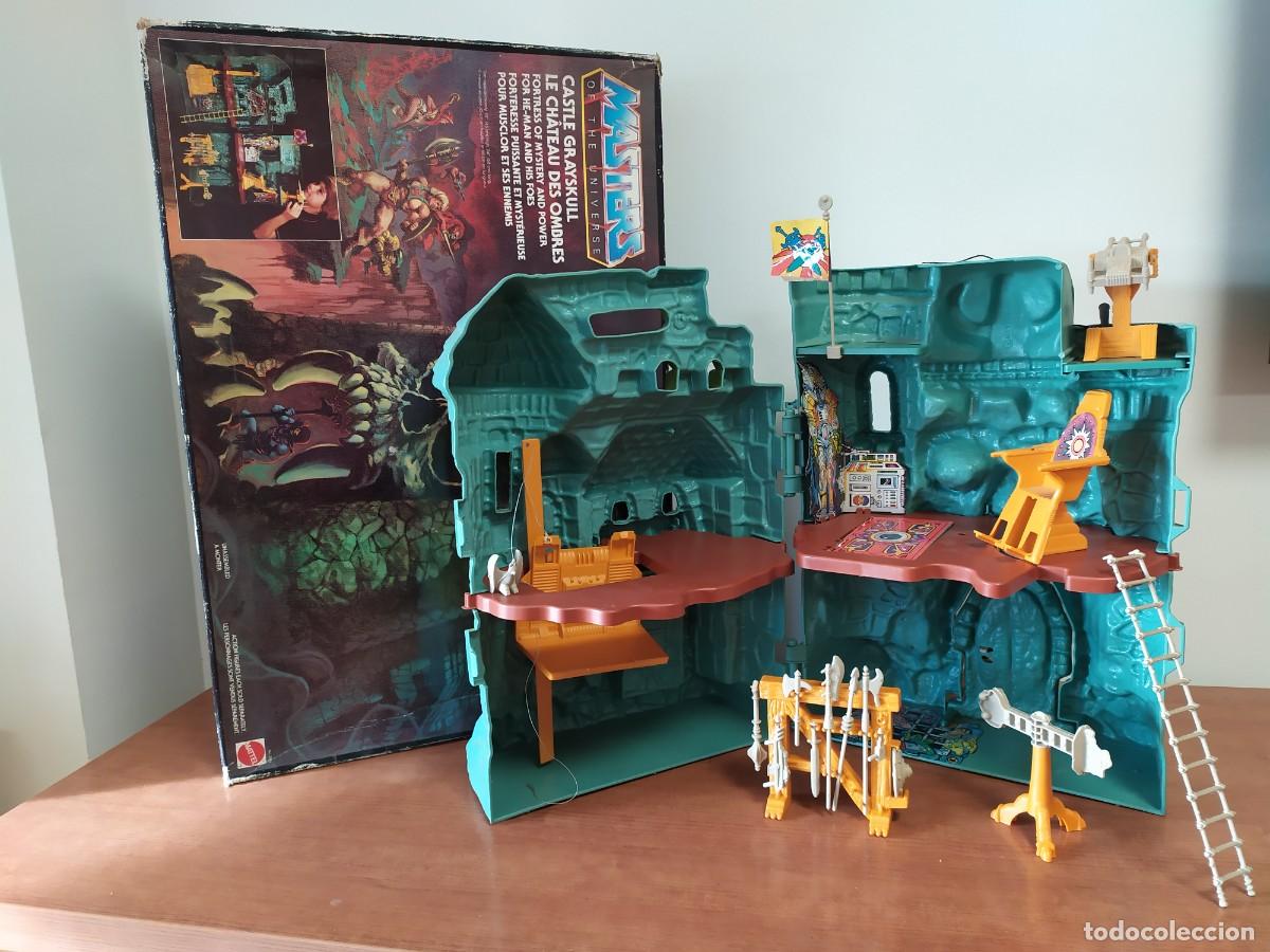 Castle Grayskull - used Musclor toy from he man MOTU - mattel - retro
