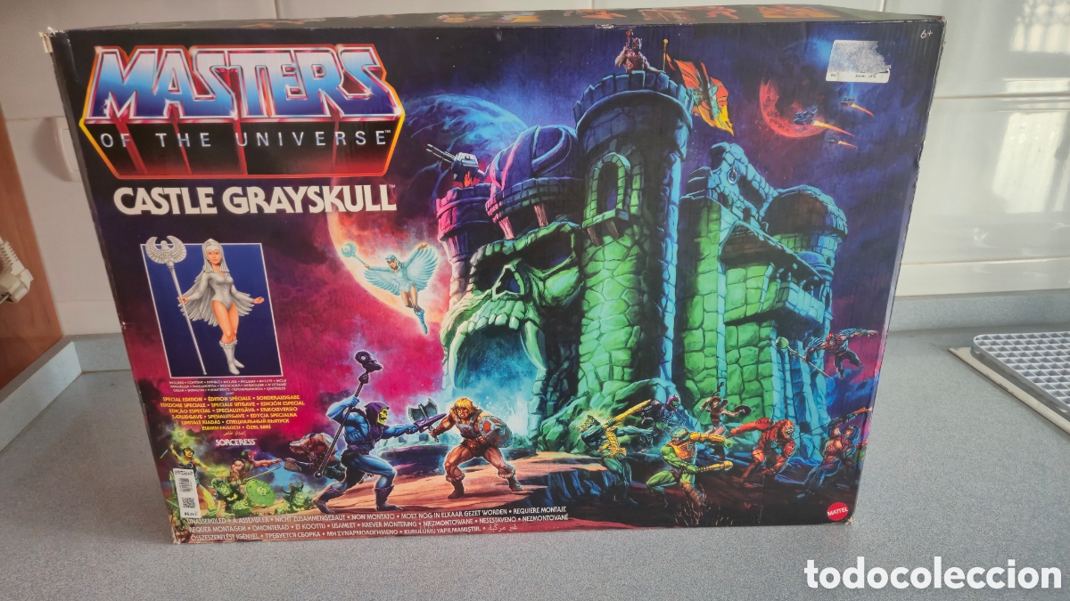Figuras Masters del Universo: Castillo de Skeletor y Heman Origins. En su caja con el cart&oacute;n con un golpe. Interior impecable