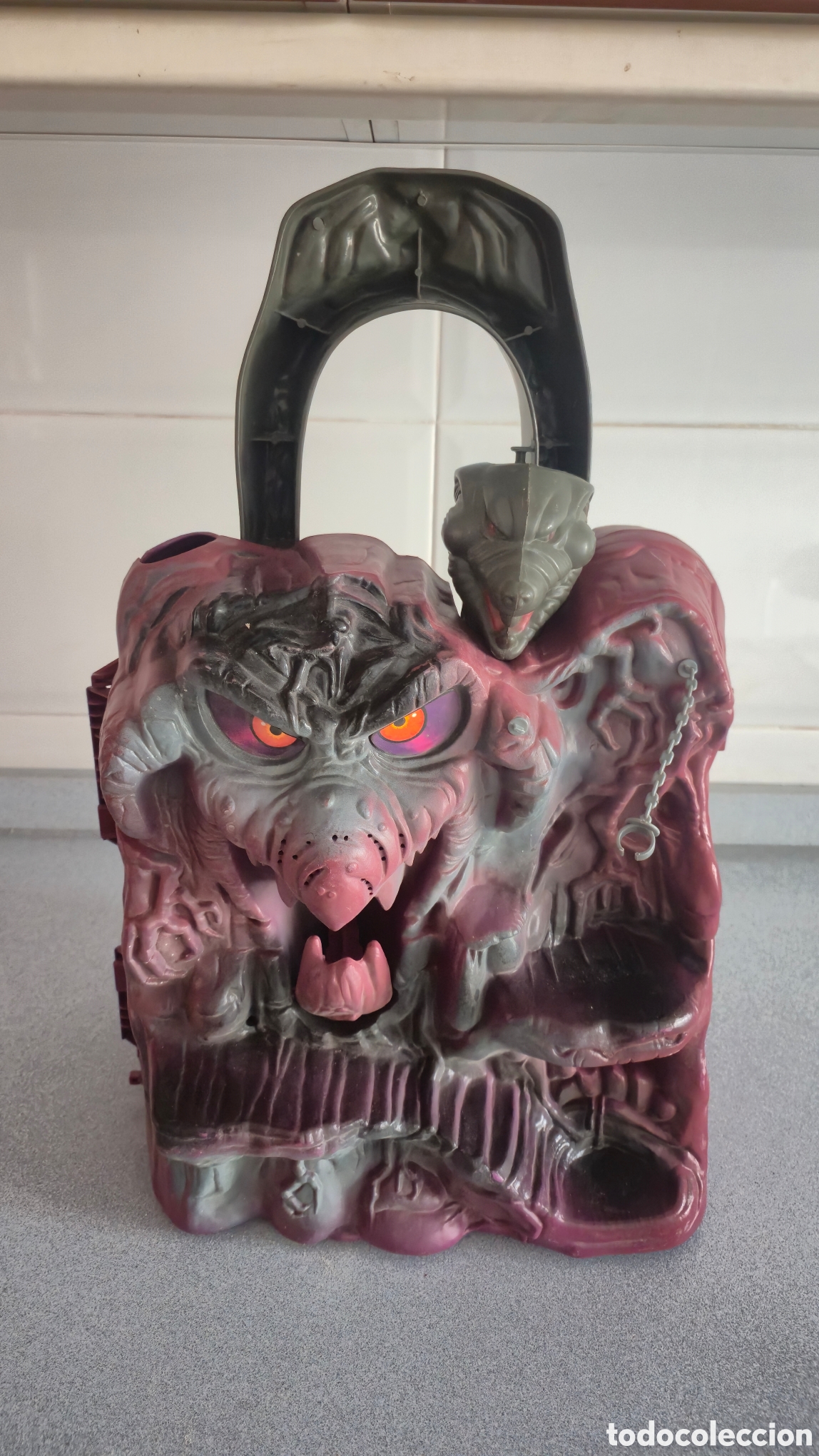 Figuras Masters del Universo: Cueva del terror de Skeletor y Heman a&ntilde;os 80. Original. El micr&oacute;fono creo que no funciona. Sin pro