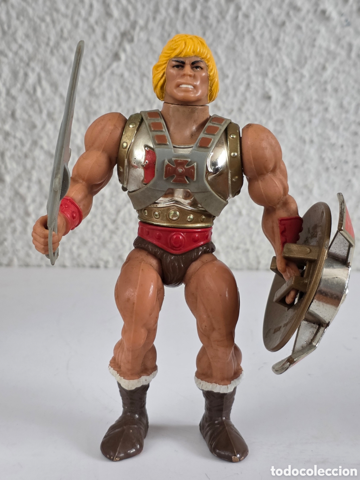 Figuras Masters del Universo: He-Man con Escudo y Espada Masters del Universo MOTU - Mattel 1985 - Juguete Retro